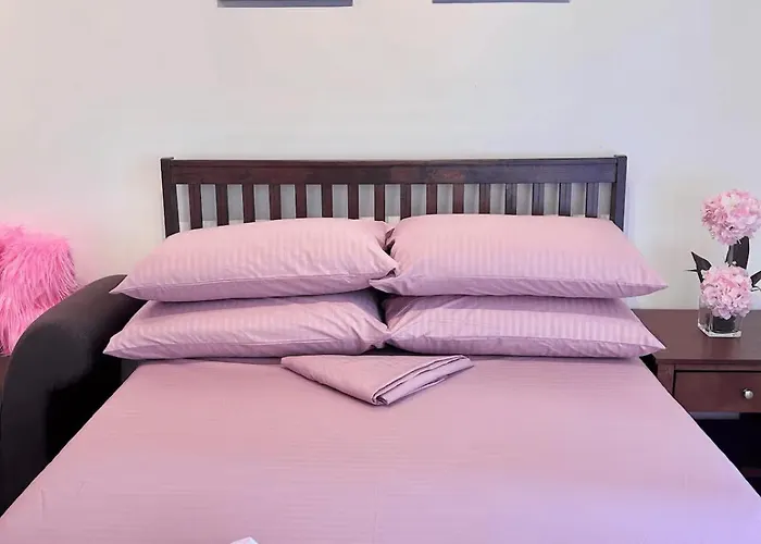 Median Staycation Near It Park Себу